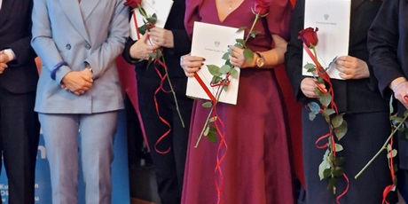 Powiększ grafikę: nagroda-pomorskiego-kuratora-oswiaty-dla-dyrektor-iiony-orzechowskiej-666004.jpg